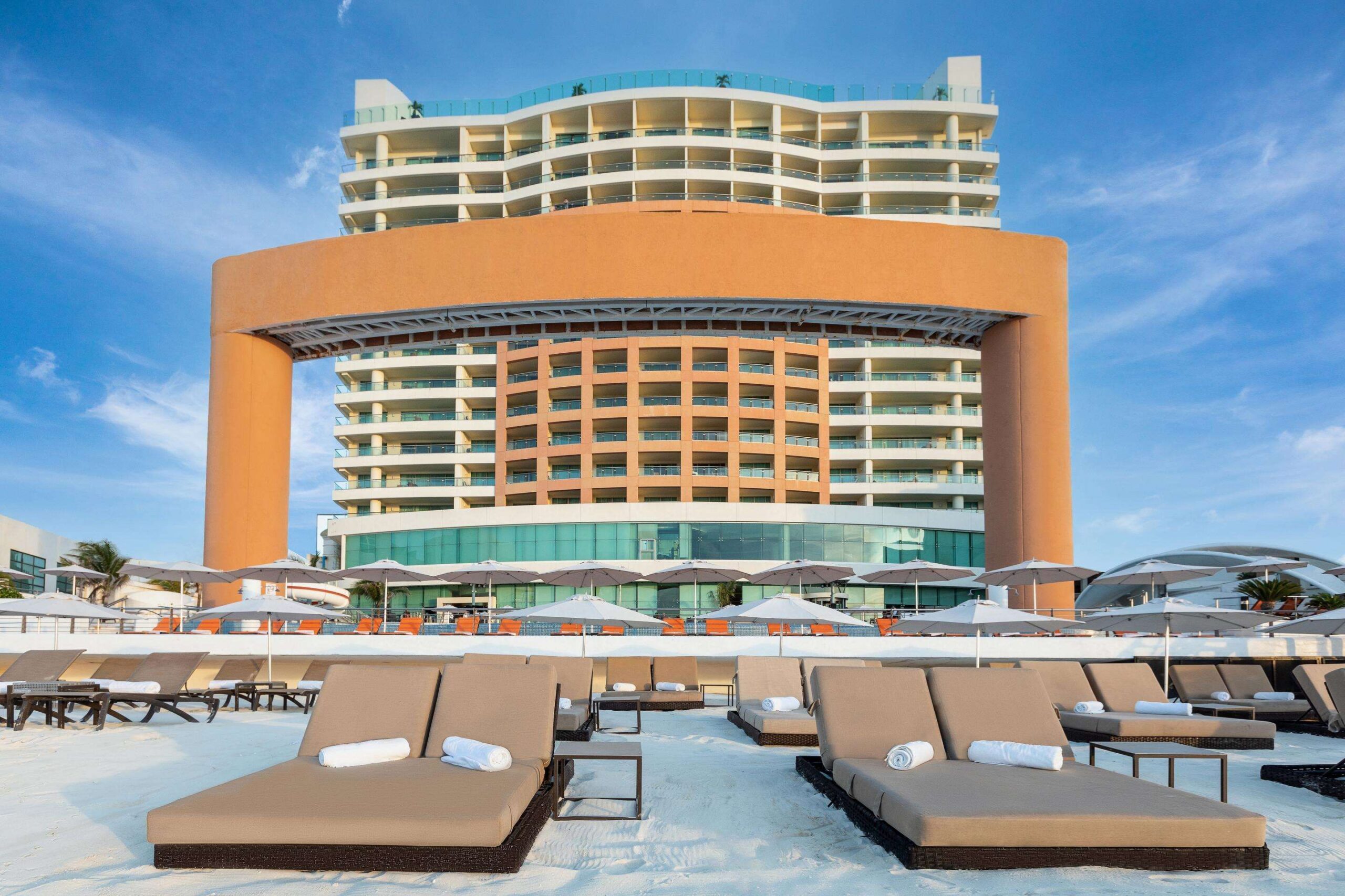 Beach Palace Cancun luxury family-friendly all-inclusive resort with oceanfront suites, rooftop terrace, and premium amenities in Hotel Zone.
