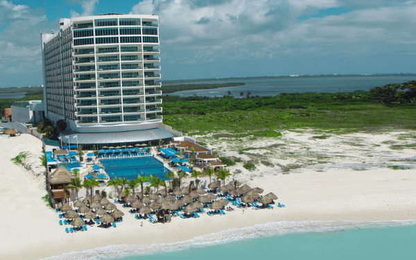 Seadust Cancun Family Resort all-inclusive beachfront property in Cancun Hotel Zone with family pools, entertainment, and ocean views.